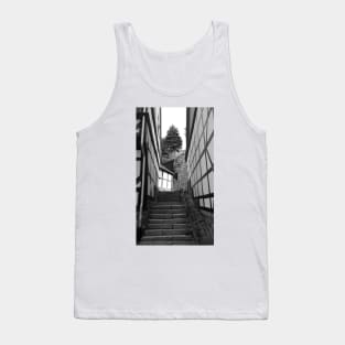 Alley in Stolberg / Harz with stairs in black and white Tank Top